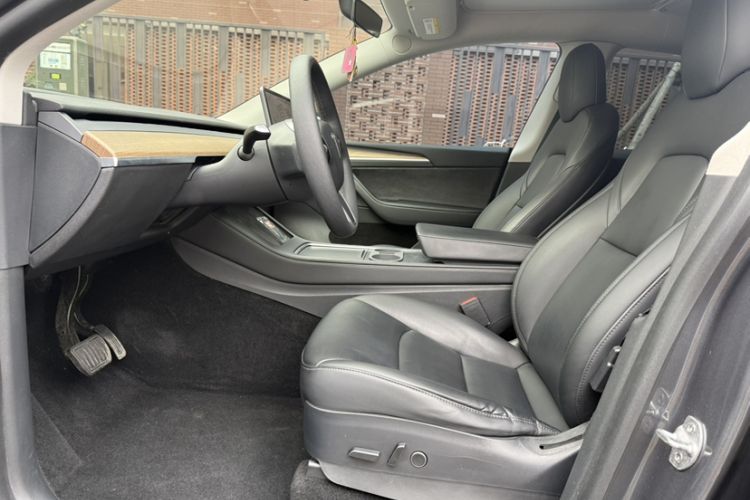 Used Tesla Model Y 2021 Long-Range All-Wheel-Drive Version
