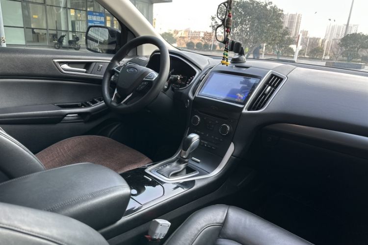 Used Ford Edge 2015 2.0T GTDi Two-Wheel-Drive Platinum Edition