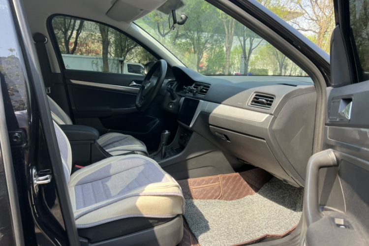 Used Volkswagen Lavida 2019 Lavida Start 1.5L Manual Fashion Edition China VI Standard Interior 1