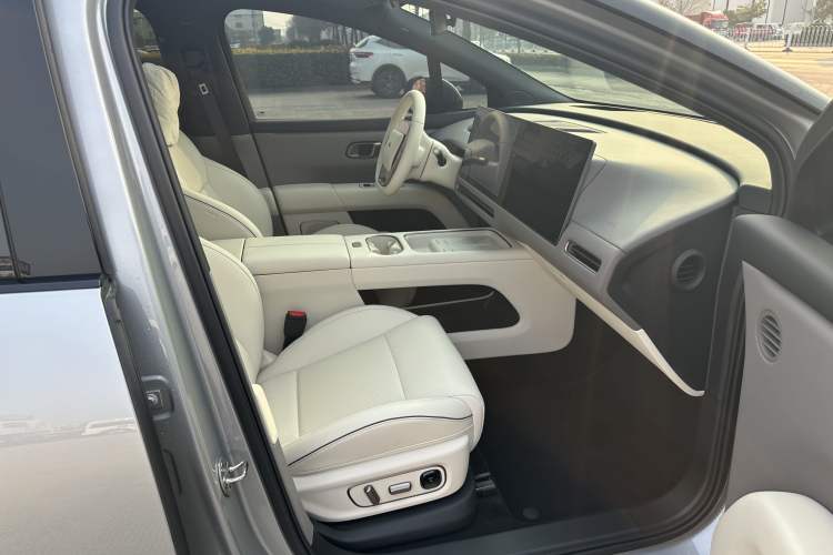 Used Li Auto Li Auto i6 2025 Model Two-Wheel-Drive Standard Type