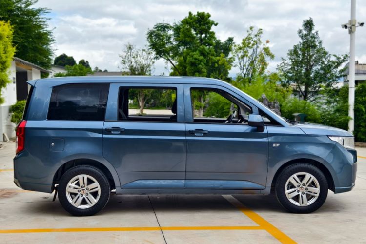 Used Wuling Hongguang PLUS 2019 1.5T Manual Comfort Version 7 Seats
