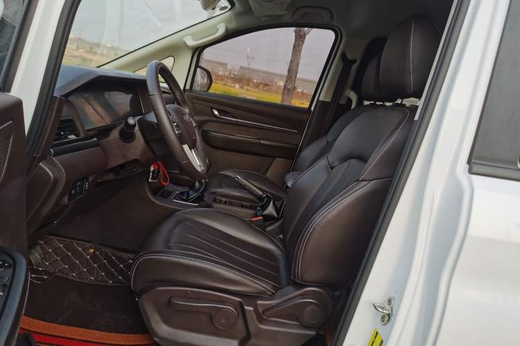 Used BAW Ruisheng Ace M7 2023 1.6L Long-wheelbase Business Version 7 Seats Left Front Seat