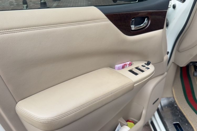 Used Nissan Quest 2015 3.5L SL
