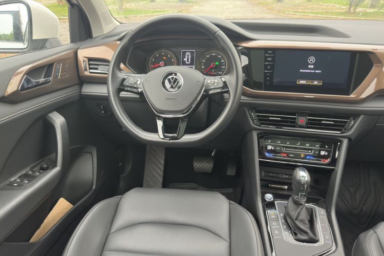 Used Volkswagen Tharu 2021 330TSI Four-Wheel Drive Luxury Edition Interior 2