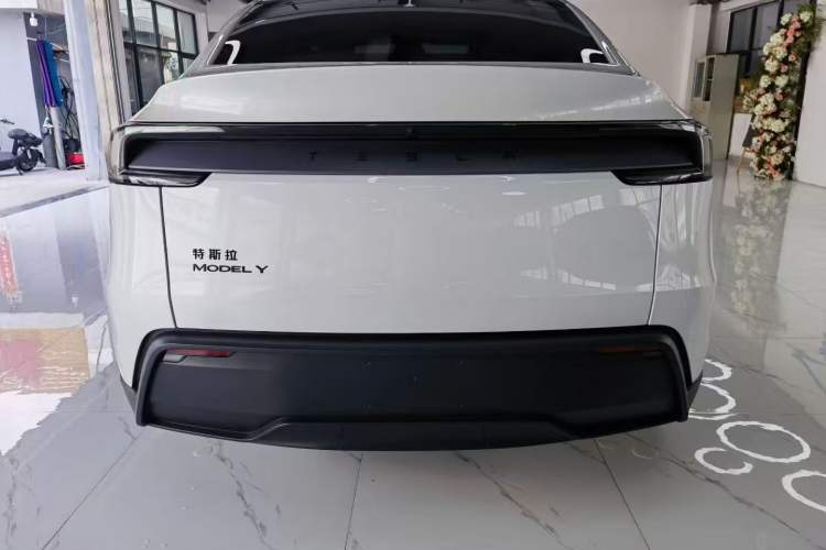 Used Tesla Model Y 2026 Rear-Drive Model Exterior 7