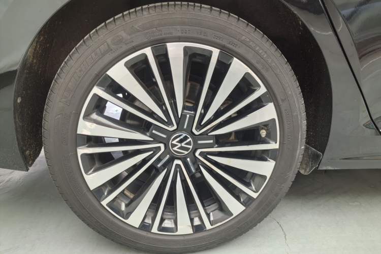 Used Volkswagen Passat 2021 330TSI Luxury Edition Exterior 8