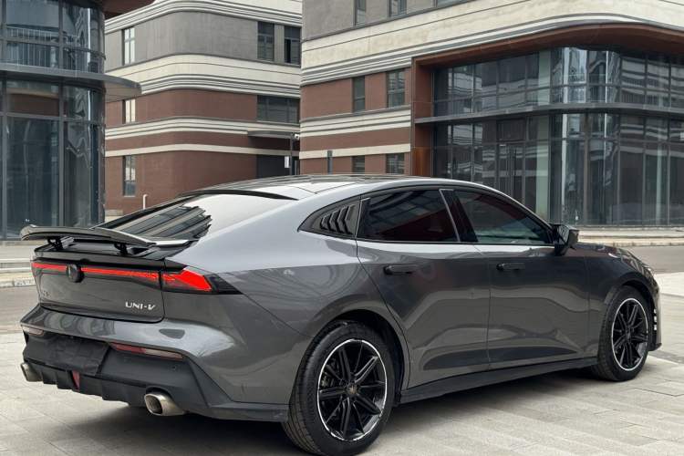 Used Changan UNI-V 2022 1.5T Prestige Version