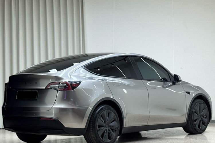 Used Tesla Model Y 2022 Long-Range All-Wheel-Drive Version