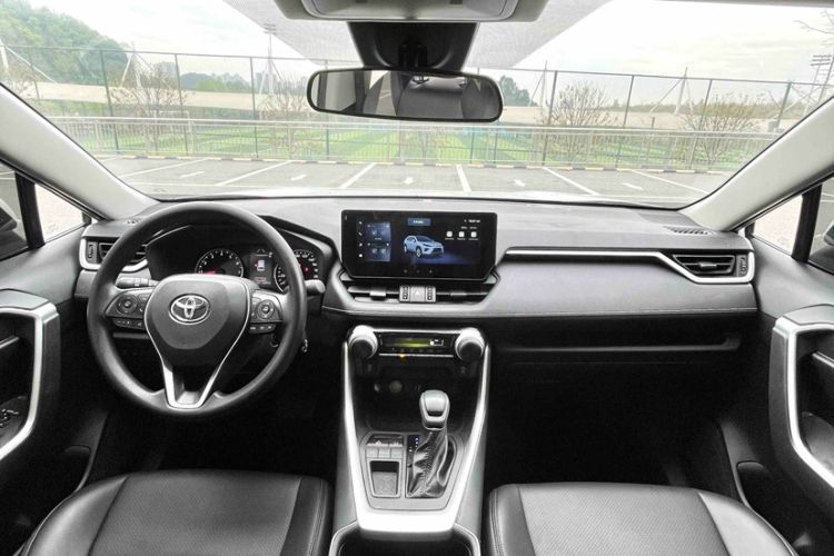 Used Toyota Wildlander 2024 2.0L CVT Two-Wheel Drive Leading Edition Interior 3