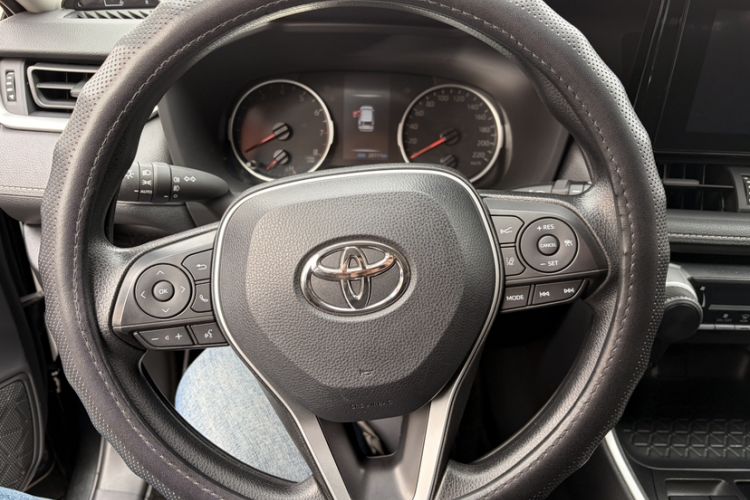 Used Toyota RAV4 2022 2.0L CVT Two-Wheel Drive Urban Edition Interior 2