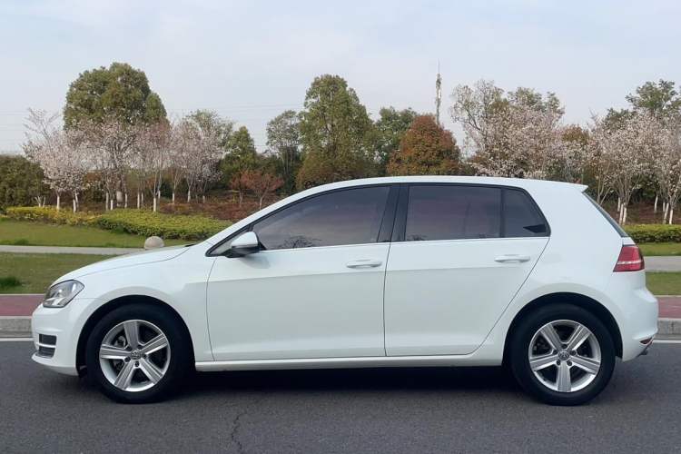 Used Volkswagen Golf 2016 230TSI Automatic Comfort Version
