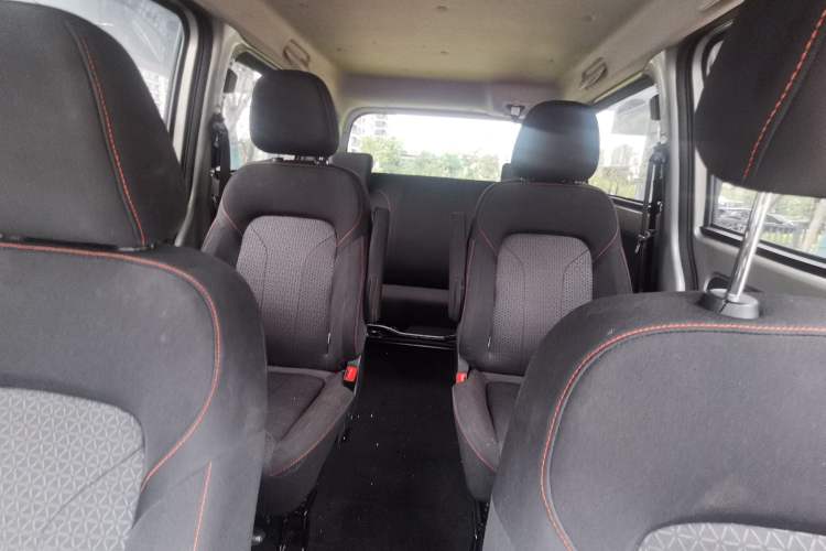 Used Dongfeng Fengon 380 2022 1.5L Comfort-Class Passenger Vehicle (Steel Spring) with 7 Seats