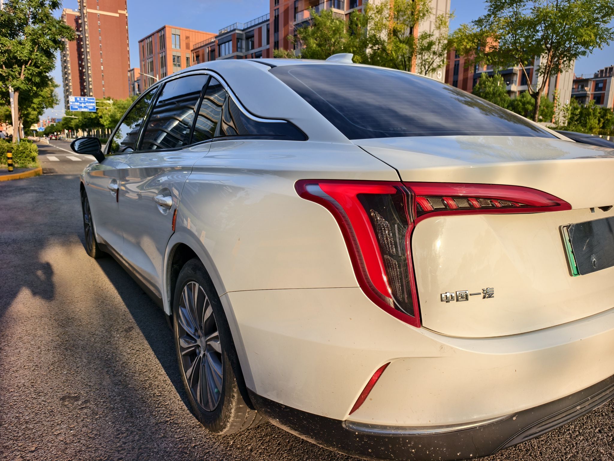 Hongqi E-QM5 2023 620km PLUS — снимка 11