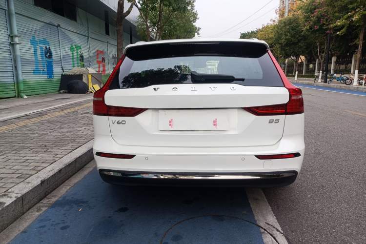 Used Volvo V60 2024 B5 Zhiyuan Luxury Edition
