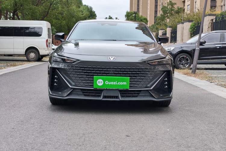 Used Changan UNI-V 2023 1.5T Smart Navigation Version
