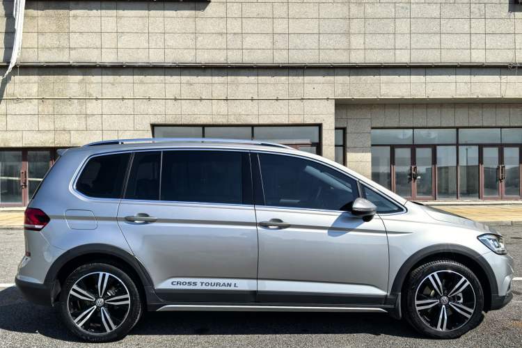 Used Volkswagen Touran 2018 Volkswagen Touran L 280TSI DSG Boundary Edition 7 Seats China VI Standard Exterior 1