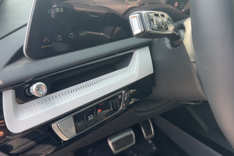 Used Cadillac OPTIQ 2024 Standard Range Version Interior 6