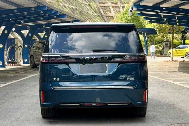 Used VOYAH Dream 2025 EV Four-Wheel Drive Prestige Kunpeng Edition
