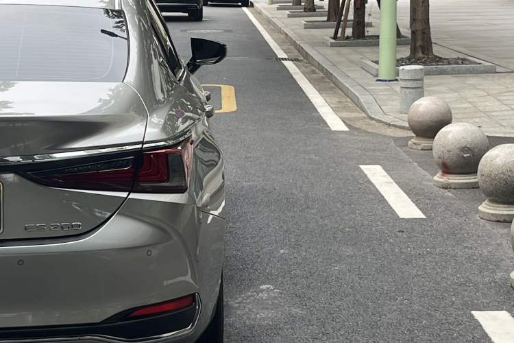 Used Lexus ES 2023 260 Excellence Edition Exterior 9