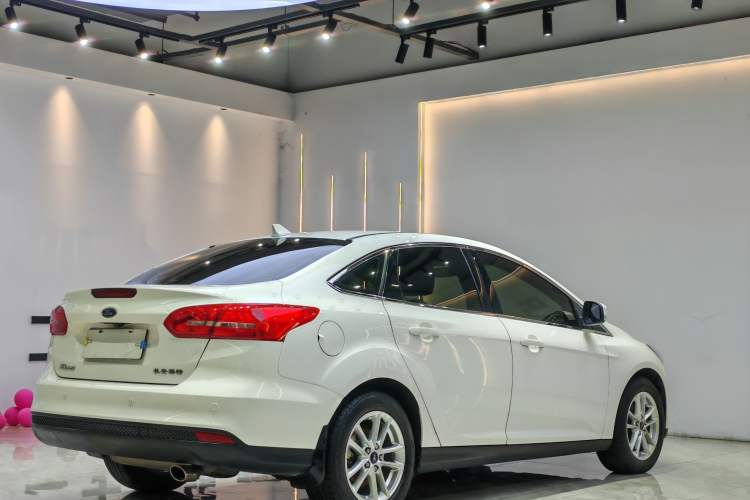 Used Ford Focus 2018 Sedan Classic 1.6L Automatic Trendy SmartDrive Edition
