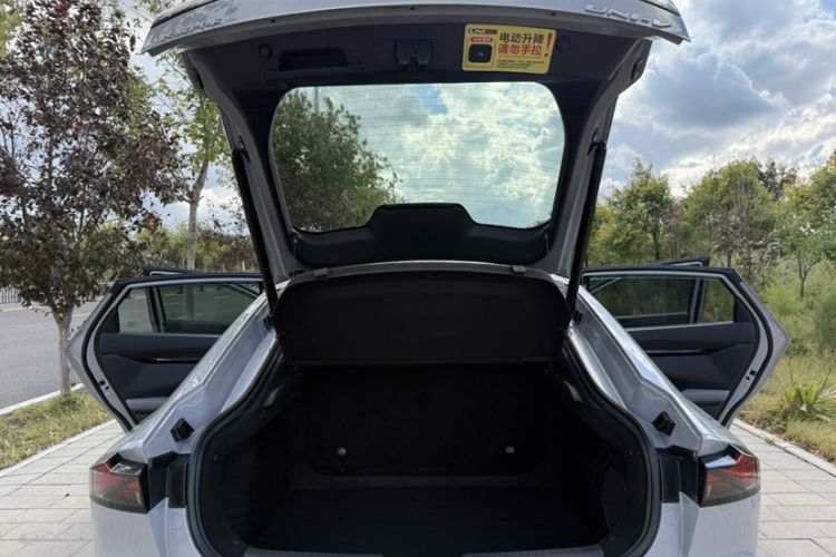 Used Changan UNI-V 2022 1.5T Smart Navigation Version
