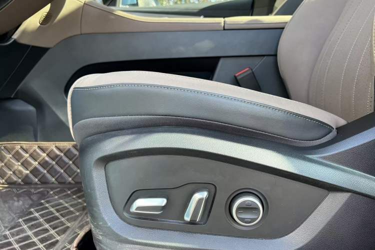 Used Chery Tiggo 8 PLUS C-DM 2025 1.5T 116 km Prestige Version 5 Seats
