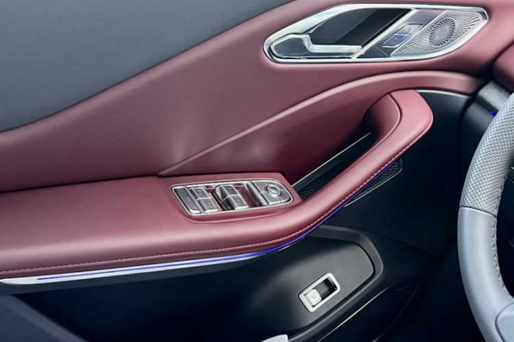 Used Hongqi HS7 PHEV 2025 Model 2.0T PHEV Four-Wheel Drive 2 Millionth Anniversary Edition—7 Seats