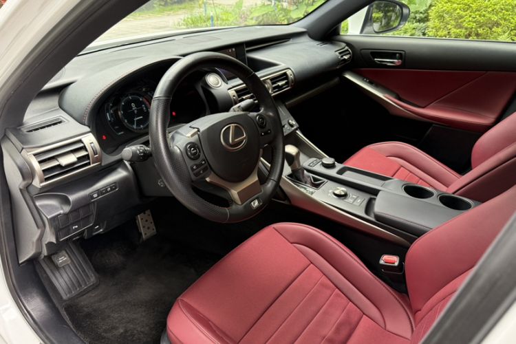 Used Lexus IS 2015 200t F SPORT
