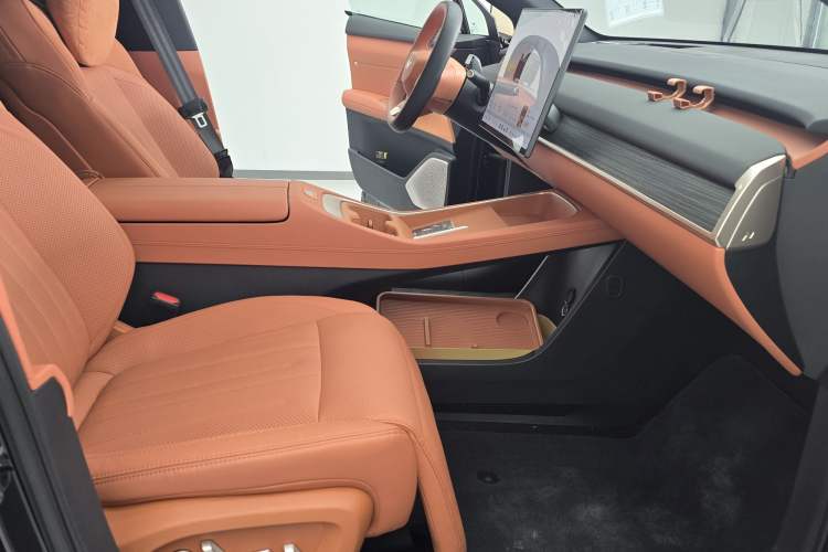 Used ONVO L60 2024 60 kWh Rear-Drive Version