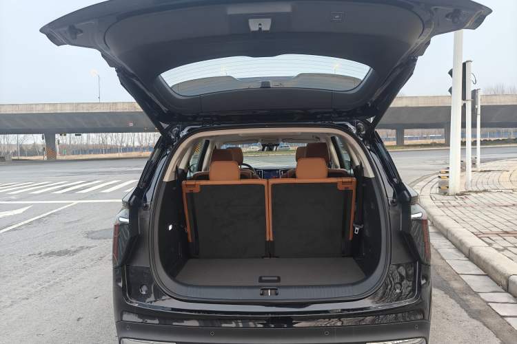 Used Hongqi HS7 PHEV 2025 Model 2.0T PHEV Four-Wheel Drive 2 Million Units Commemorative Edition 6-Seater