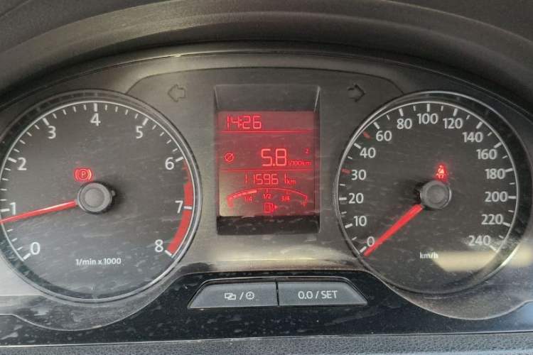 Used Volkswagen Santana 2015 1.6L Manual Fashion Edition Odometer Close Up