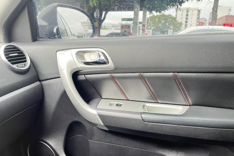 Used Haval H6 2015 Upgraded Model 1.5T Manual Two-Wheel Drive Elite Version