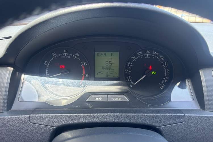 Used Skoda Rapid 2016 1.6L Automatic Chuanxing Edition Odometer Close Up