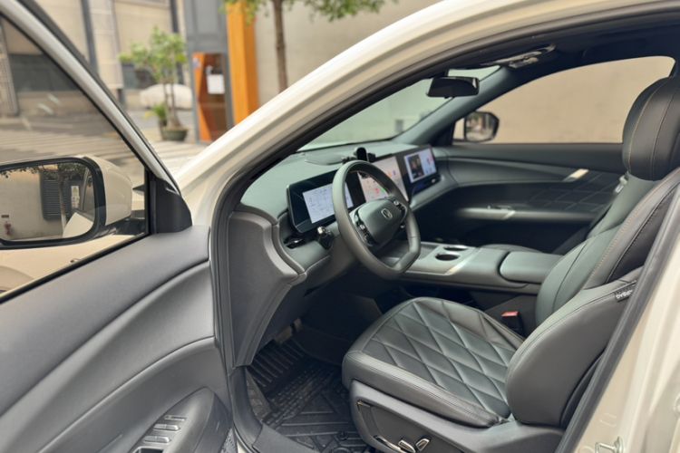 Used CHANGAN CS75 PLUS 2025 4th Generation UItra 2.0T New Blue Whale Smart Intelligent Powertrain Version Interior 7