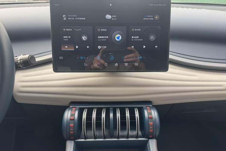 Used BYD Yuan PLUS 2022 430 km Luxury Version Audio And AC Panel