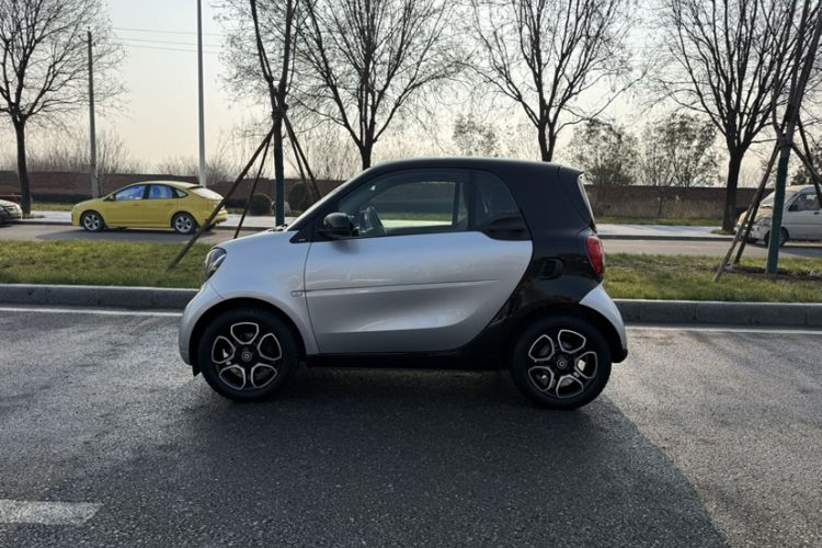 Used smart fortwo 2016 0.9T 66kW Hardtop Pioneer Edition

