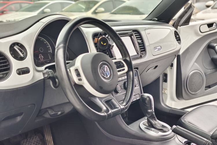 Used Volkswagen Beetle 2015 180TSI model
