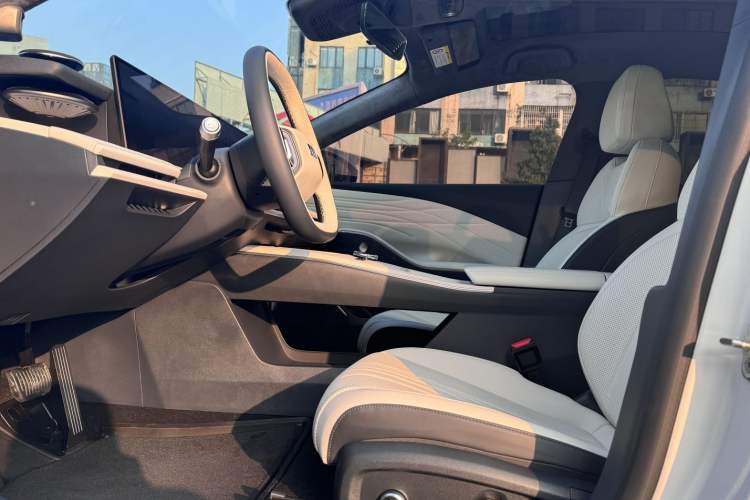 Used Geely Galaxy E8 2024 665 km Range Rear-Drive Starship Long-Range Version