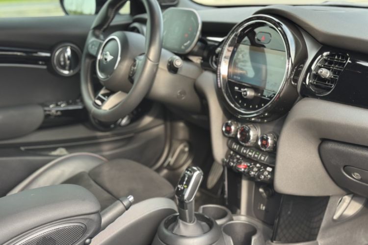 Used MINI MINI 2022 2.0T COOPER S CABRIO Black Badge Special Edition
