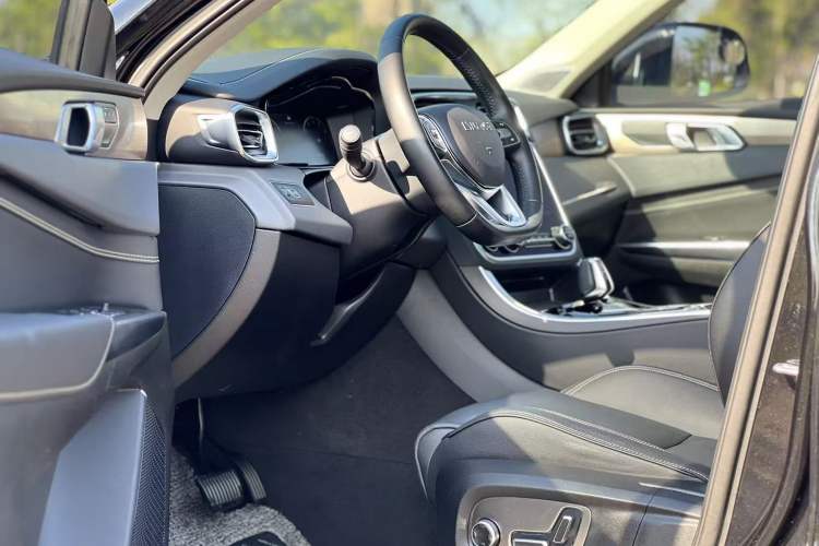 Used Lynk & Co 01 2019 2.0T Two-Wheel-Drive Pro Version China VI Standard Left Front Seat