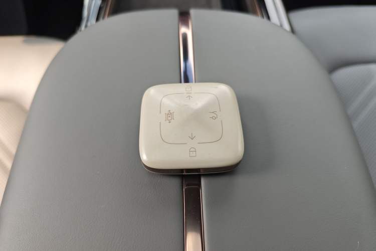 Used Zeekr MIX 2025 Intelligent Driving Version
