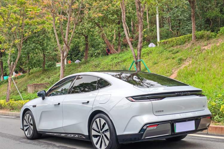 Used Geely Galaxy E8 2024 665 km Range Rear-Drive Starship Long-Range Version Exterior 7