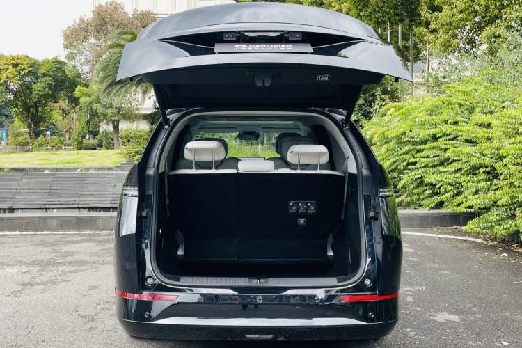 Used XPeng X9 2024 702 Ultra-Long Range Max Exterior 7