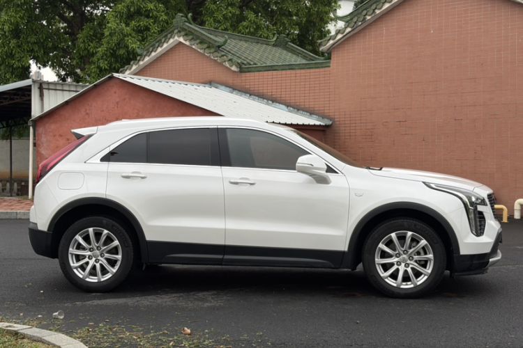 Used Cadillac XT4 2018 28T Two-Wheel Drive Tech Version Exterior 5