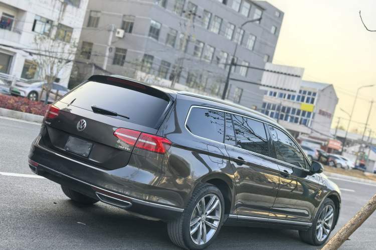 Used Volkswagen Variant 2017 380TSI Two-Wheel Drive Comfort Edition
