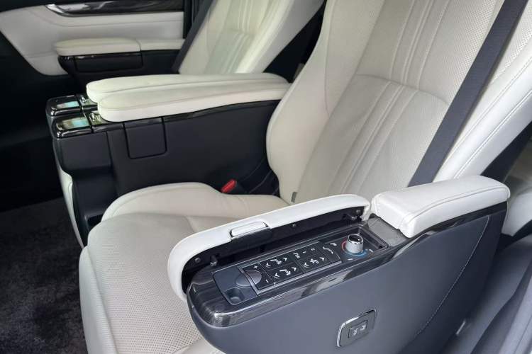 Used Lexus LM 2020 300h Seven-Seat Elegant Edition