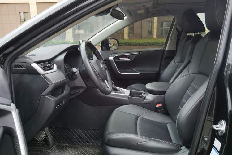 Used Toyota Wildlander 2022 2.0L CVT 4x4 Luxury PLUS Edition
