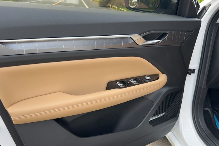 Used Geely Auto Emgrand L HiP 2024 Champion Edition 1.5TD-DHT Pro 100KM Excellence Model
