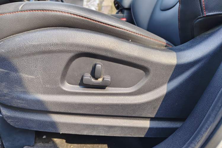 Used Bestune X80 2015 2.0L automatic luxury version
