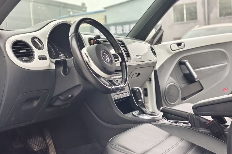 Used Volkswagen Beetle 2015 180TSI model
